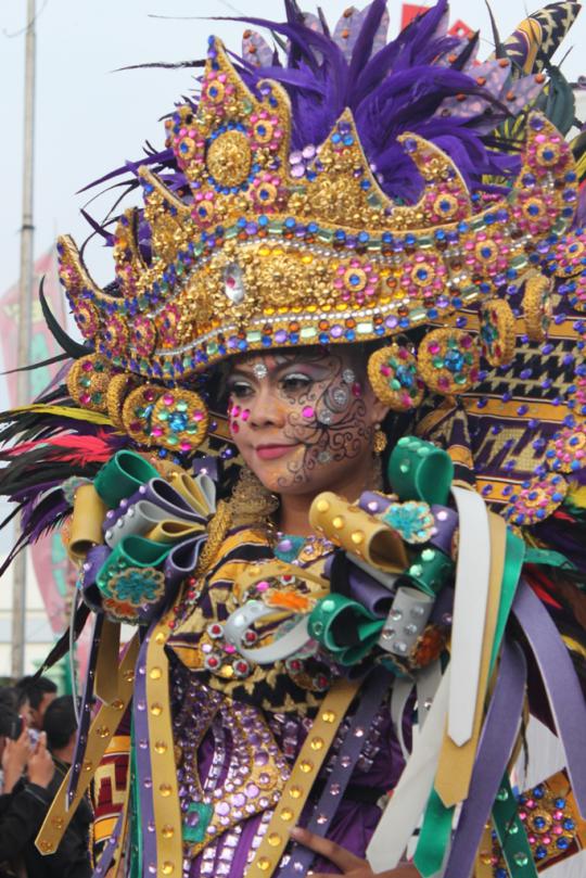 Cantiknya gadis Lampung saat Karnaval Tapis