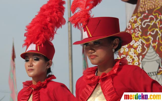 Foto : Cantiknya gadis Lampung saat Karnaval Tapis 