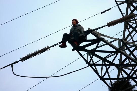 Aksi percobaan bunuh diri yang tertangkap kamera di China