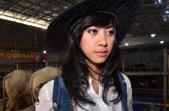 Koboi cantik penjaja sapi kurban