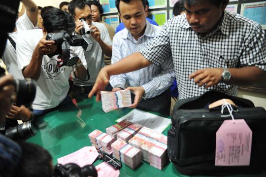 Polisi amankan uang palsu senilai 1 miliar