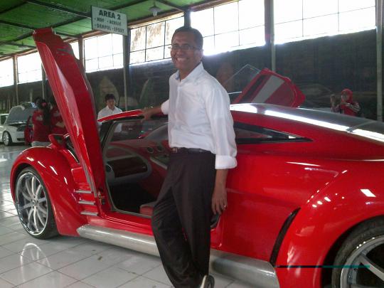 Dahlan Iskan dan mobil listrik Ferrari