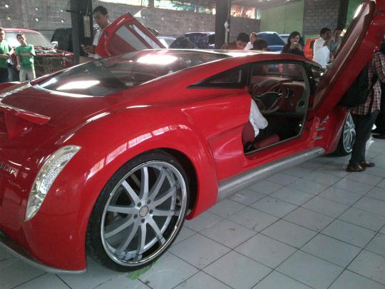 Dahlan Iskan dan mobil listrik Ferrari