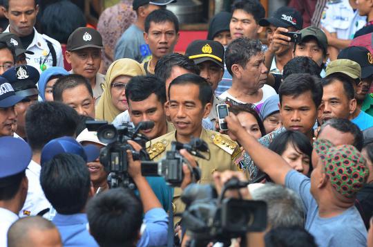 Kunjungi Pasar Senen, Jokowi disambut antusias pedagang pasar