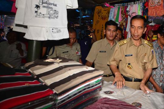 Kunjungi Pasar Senen, Jokowi disambut antusias pedagang pasar