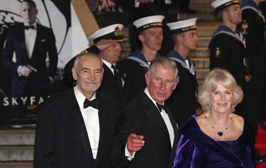 Pangeran Charles hadiri pemutaran perdana film James Bond