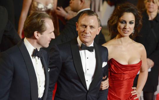 Pangeran Charles hadiri pemutaran perdana film James Bond