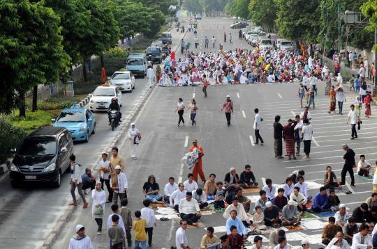 Salat Idul Adha di Jalan Salemba Jakarta