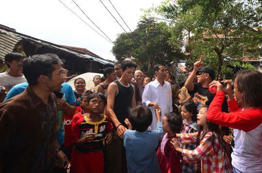 Jokowi ajak istri keliling kampung Jakarta