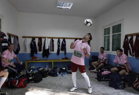 Krisis ekonomi, rumah bordil mewah sponsori tim sepakbola