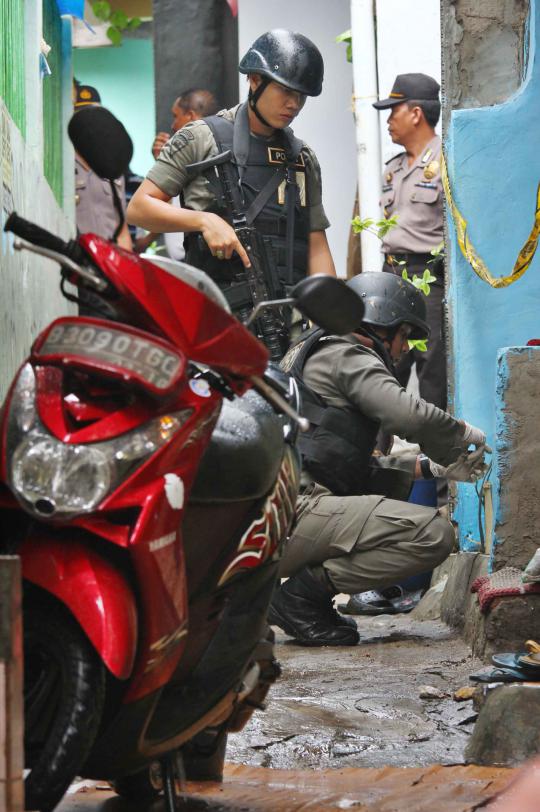 Densus 88 sisir rumah terduga kelompok teroris Madiun