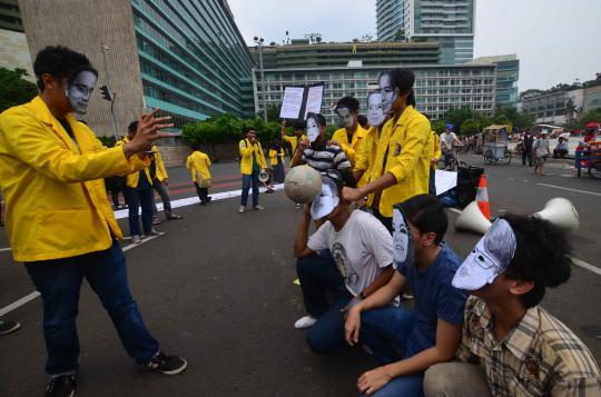 Hari Sumpah Pemuda, mahasiswa kecam koruptor