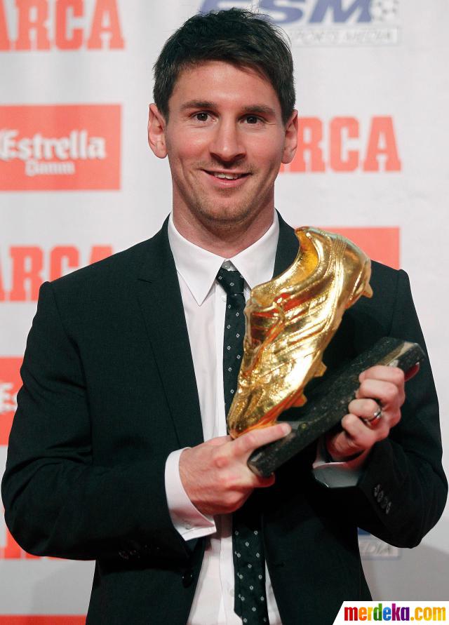 Foto : Lionel Messi Dianugerahi Trofi Golden Boot | Merdeka.com