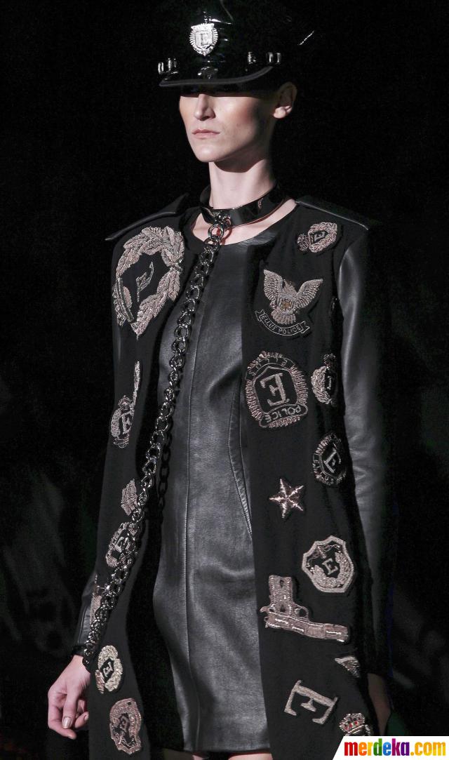 Foto : Polwan seksi bergaya di Sao Paulo Fashion Week 