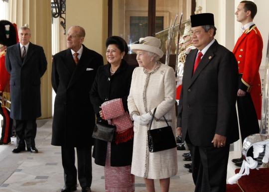 Presiden SBY dan Ibu Ani bertemu Ratu Elizabeth II