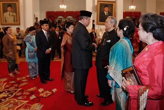 Presiden SBY jabat tangan Megawati