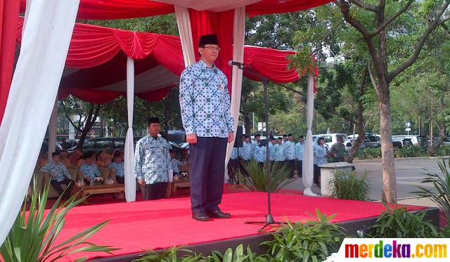 Foto Ahok Pimpin Upacara Hari Pahlawan Merdeka Com