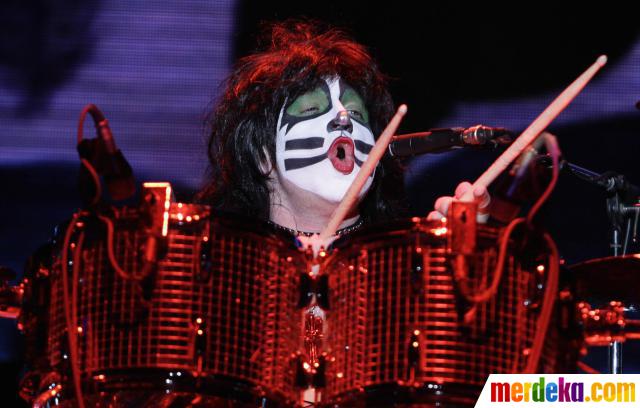 Foto : Band rock legendaris KISS tampil memukau di 