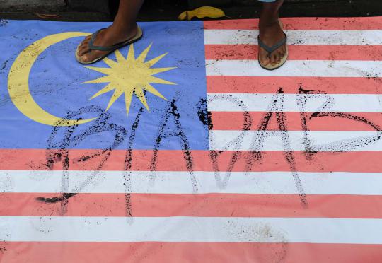 Benteng Demokrasi Rakyat bakar bendera Malaysia