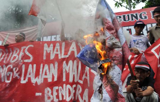 Benteng Demokrasi Rakyat bakar bendera Malaysia