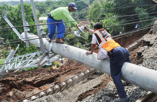 Tanah longsor di Bogor, akses KRL lumpuh total 