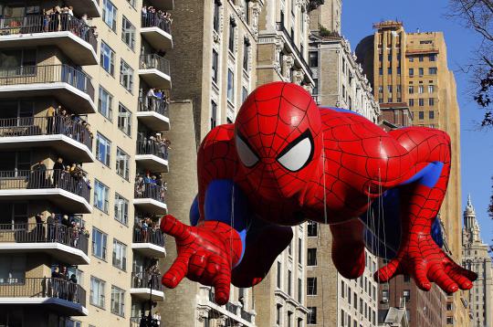 Spiderman mengapung di Parade Macy Thanksgiving