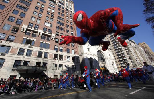 Spiderman mengapung di Parade Macy Thanksgiving