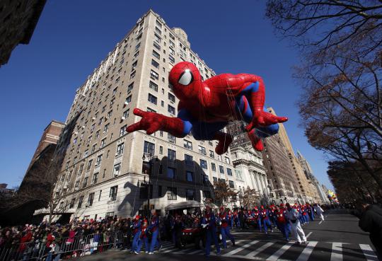 Spiderman mengapung di Parade Macy Thanksgiving
