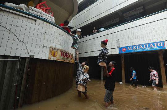 Pasar Cipulir terendam banjir 