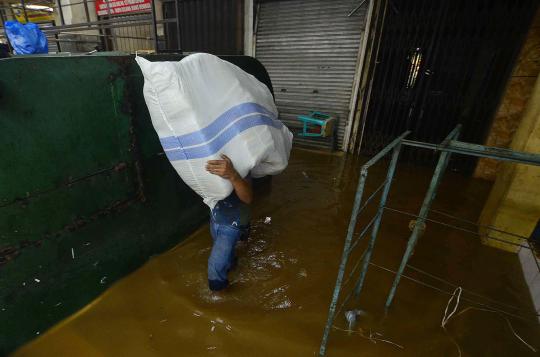 Pasar Cipulir terendam banjir 