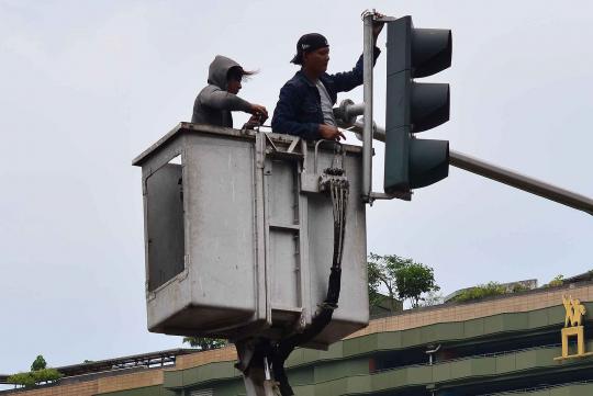 Lampu merah di Bundaran HI diperbaiki