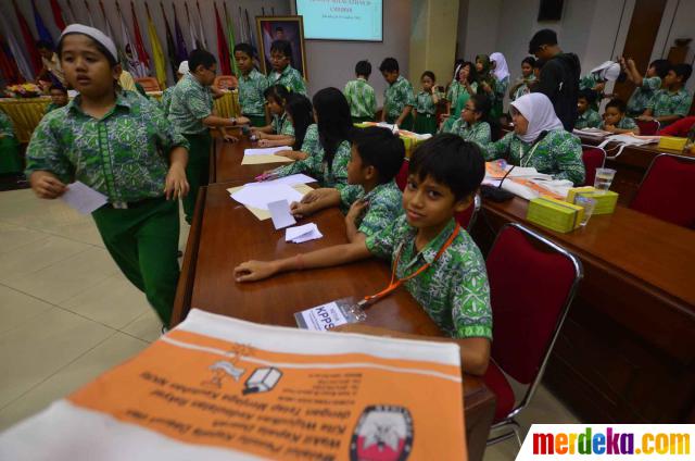 Foto Anak SD  Al  Azhar  ikuti sosialisasi dan simulasi 