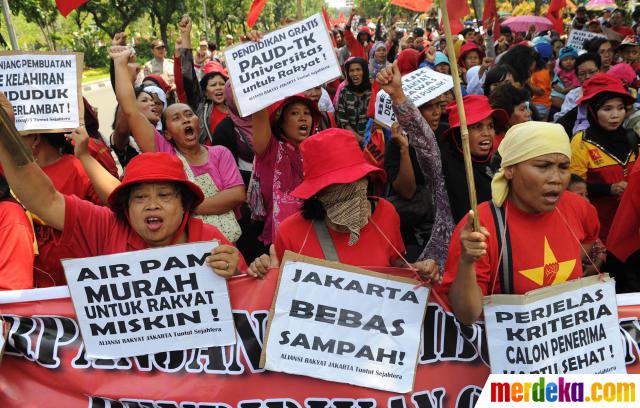 Foto : Puluhan Rakyat Miskin Meminta Hak Di Balai Kota | Merdeka.com