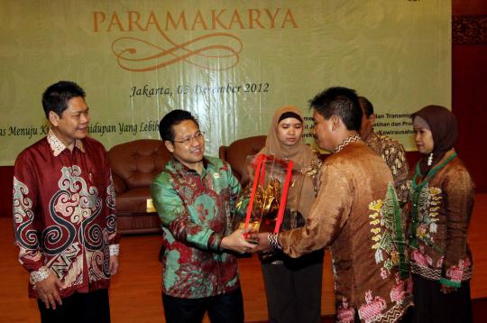 Menakertrans berikan "Paramakarya" ke perusahaan kecil