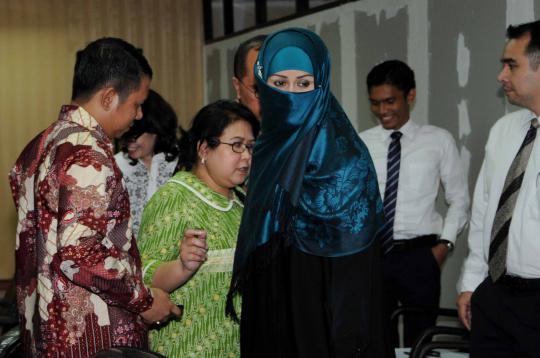 Rosa bersaksi di sidang lanjutan Neneng Sri Wahyuni