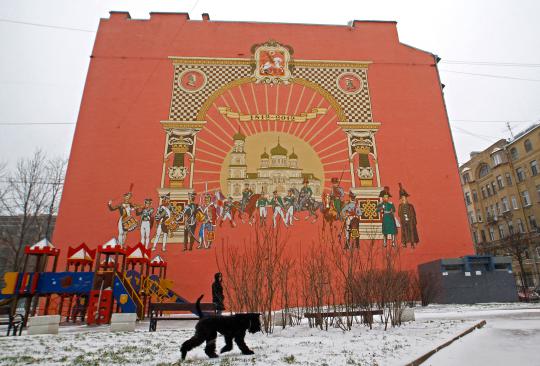 Lukisan mural warnai bangunan di Rusia