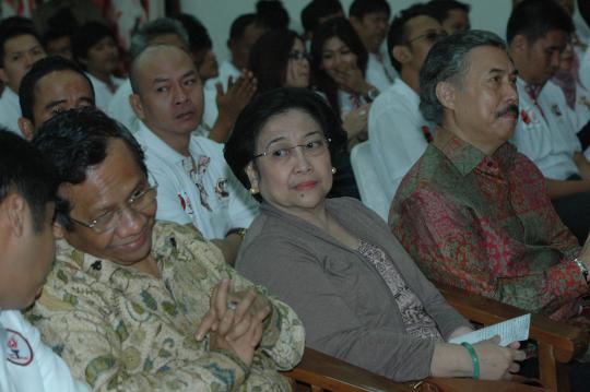 Megawati beri penghargaan pemuda berprestasi