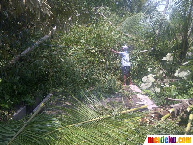 Foto : Puting beliung hantam Magelang merdeka.com