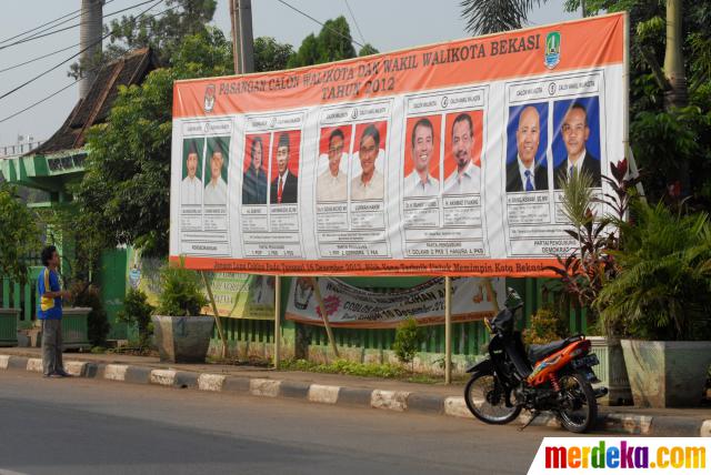 Foto Spanduk Pilkada  Bekasi dipublikasikan merdeka com