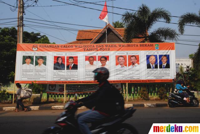 Foto Spanduk Pilkada  Bekasi dipublikasikan merdeka com