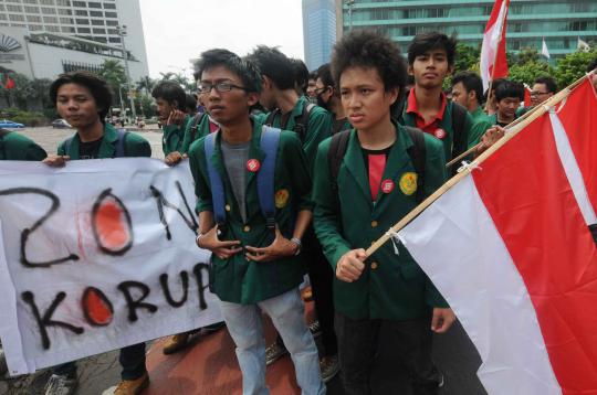 Puluhan mahasiswa demo antikorupsi di Bundaran HI