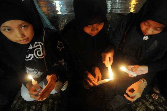 Aksi lilin antikorupsi di Bundaran HI