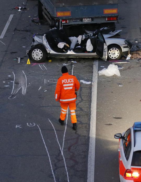 Tabrakan beruntun di jalan tol Utzenstorf, 1 tewas