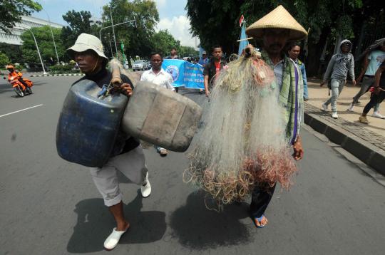 Ratusan nelayan Cirebon demo di Istana Presiden