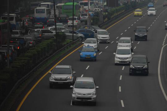 Demo blokir tol bikin Jakarta macet parah di Jumat pagi