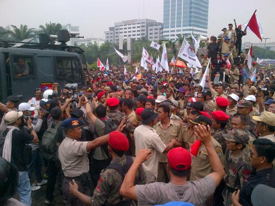 Demonstran Persatuan Perangkat Desa kembali padati DPR