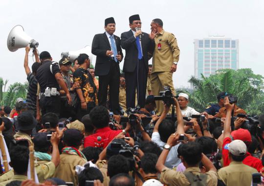 Marzuki Alie orasi di depan ribuan demonstran