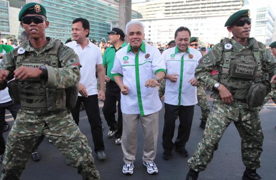 Baret hijau goyang 'flashmob' di Bundaran HI