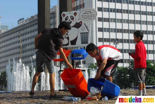 Foto Kesadaran Membuang Sampah Pada Tempatnya 3174