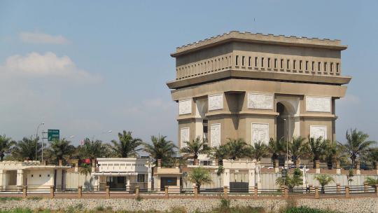 Monumen Simpanglima Gumul mirip monumen di Paris